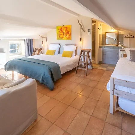 Les Aiguieres En Provence *