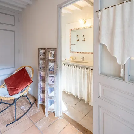 Les Aiguieres En Provence